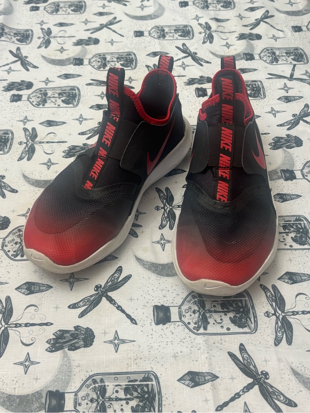 Kids NIKE Flex Runner size 6.5 youth/8.5 women’s